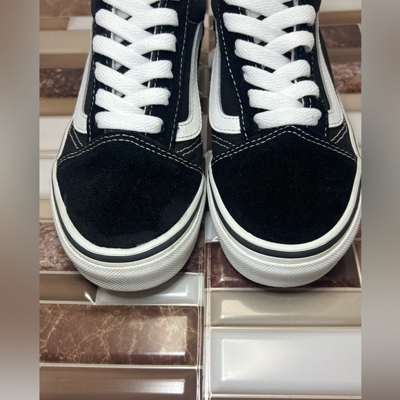 Kids Van's Old Skool Skate Shoe. Black and white size 3 unisex Boy or girl. - Picture 10 of 16